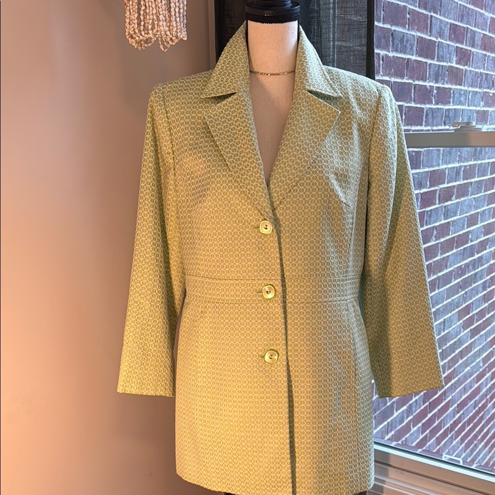 Worthington Green Blazer with Notched Lapel and Tailored Silhouette